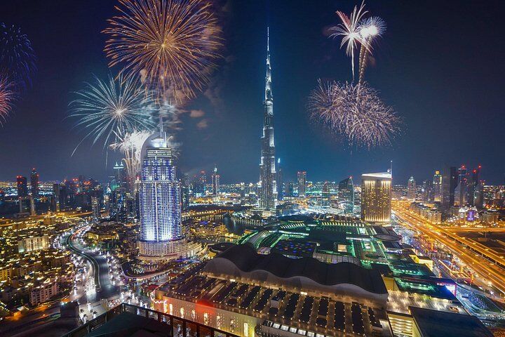 Burj Khalifa Tickets Compared: Level 124/125 vs 148 vs Sky Views (2026) 14 Burj Khalifa Platinum Experience – The Lounge 152, 153 & 154