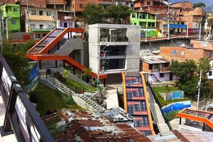 Comuna 13 Graffitour knows the urban art district of Medellín (2026 Review & Booking Guide) 1 Comuna 13 Graffitour knows the urban art district of Medellín in Medellin