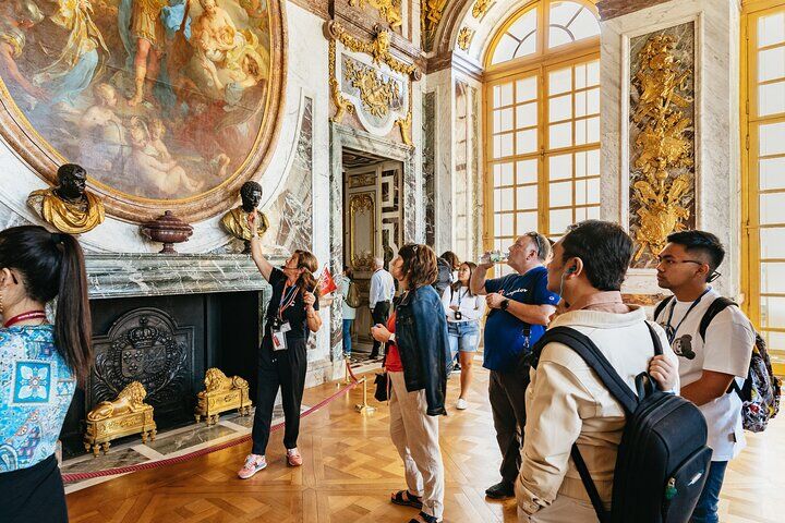 Versailles Palace Guided Tour with Reserved Entry in Versailles
