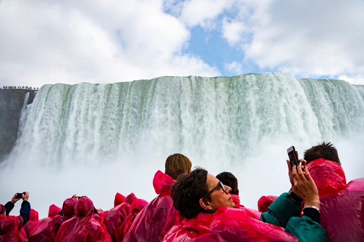 Niagara Falls Day Tour Includes Boat Cruise, Winery Stop & Lunch in Toronto