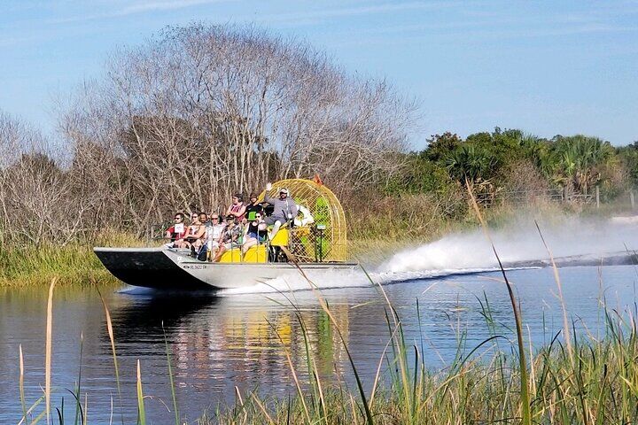Private vs Small Group Tours in Orlando: Which Should You Book? (2026) 10 90 minute Everglades Airboat Tour near Orlando Florida