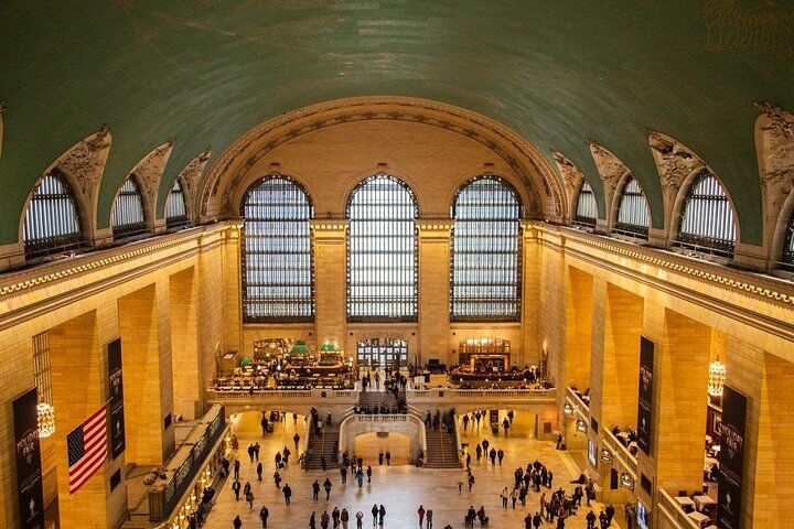 Private vs Small Group Tours in New York City: Which Should You Book? (2026) 16 NYC Grand Central Station Secrets Small Group Tour