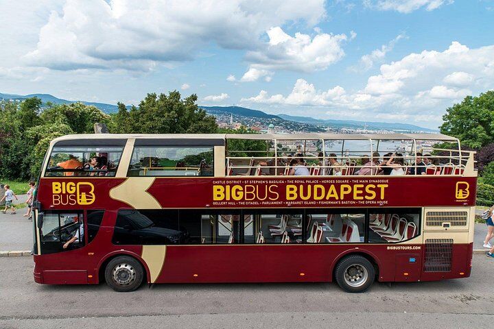 Private vs Small Group Tours in Budapest: Which Should You Book? (2026) 16 Big Bus Budapest Hop-On Hop-Off Bus and Walking Tour