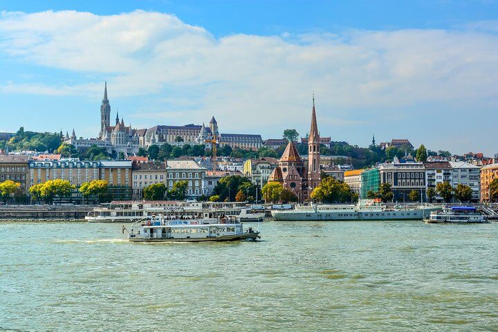 Private vs Small Group Tours in Budapest: Which Should You Book? (2026) 14 Budapest Highlights & Hidden Gems – Private Luxury Experience