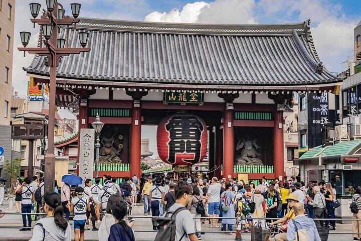 Tokyo Sumo Entertainment Show with Chicken Hot Pot and Geisha in Asakusa