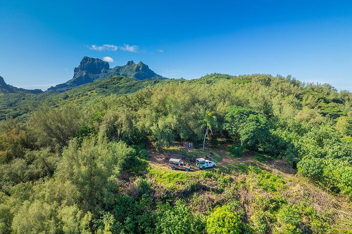 Bora Bora Travel Guide: Mount Otemanu, Overwater Bungalows & Lagoon Snorkeling (2026) 11 Bora Bora Half Day 4X4 Island Safari Tours