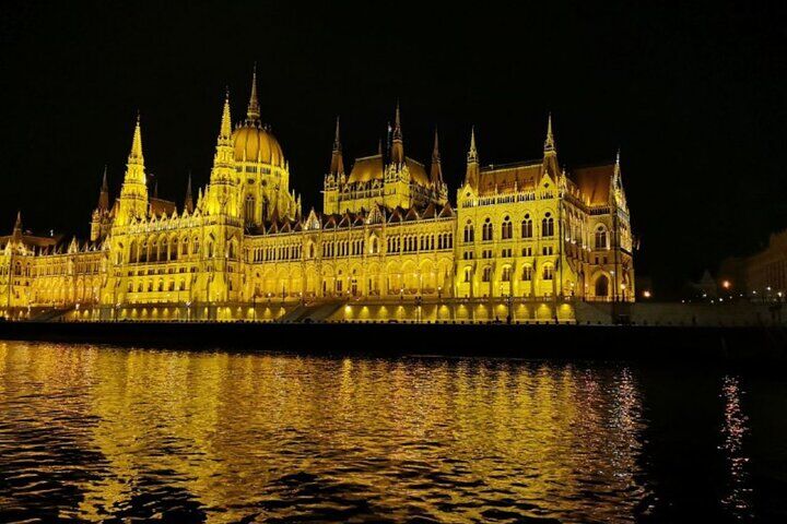 Budapest Danube River Candlelit Dinner Cruise with Live Music in Budapest
