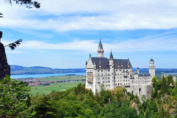 VIP Daytrip Neuschwanstein, Linderhof and Grotto from Munich in Munich