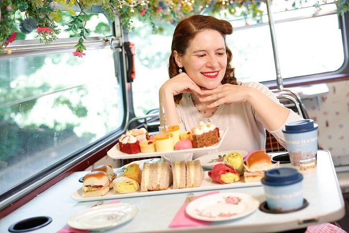 Private vs Small Group Tours in Dublin: Which Should You Book? (2026) 17 Afternoon Tea Bus Tour in Dublin