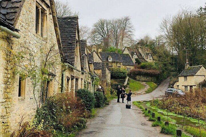 Private vs Small Group Tours in London: Which Should You Book? (2026) 16 Small-Group Cotswolds Tour (From London)