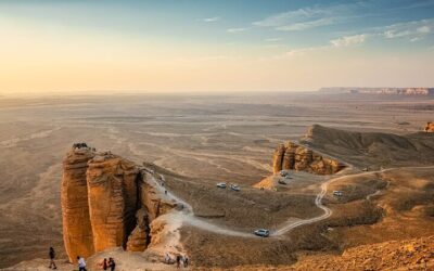 Edge of the World Riyadh Tour with Bat Cave Experience (2026 Review & Booking Guide)