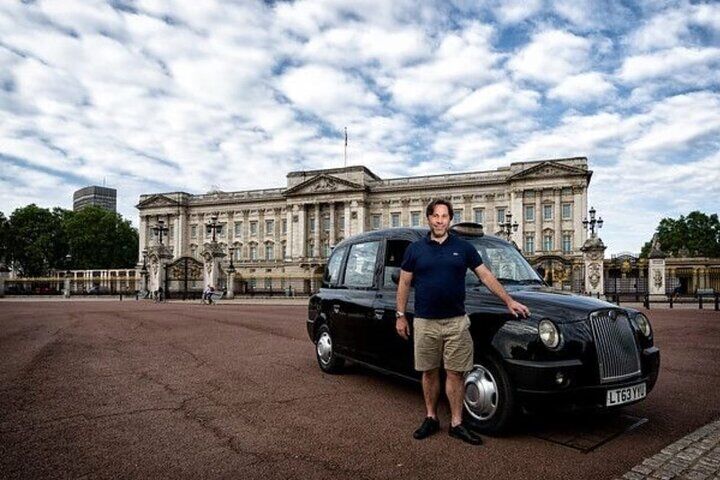 Private vs Small Group Tours in London: Which Should You Book? (2026) 10 London Sightseeing Private Black Cab Tour with Hotel Pick Up