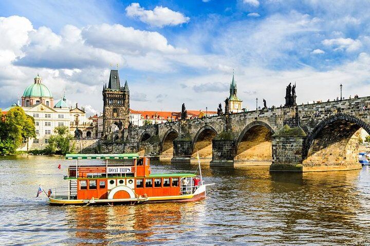 Private vs Small Group Tours in Prague: Which Should You Book? (2026) 13 Best of Prague Private Walking Tour (Left and Right Riverbank)
