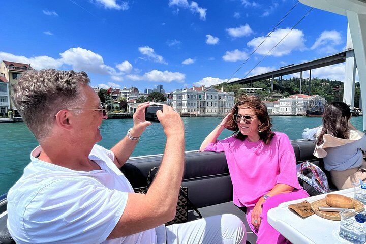 İstanbul Mega Lüfer Dinner Cruise Bosphorus and Show – Pvt. Table (2026 Review & Booking Guide) 1 İstanbul Mega Lüfer Dinner Cruise Bosphorus and Show – Pvt. Table in Istanbul