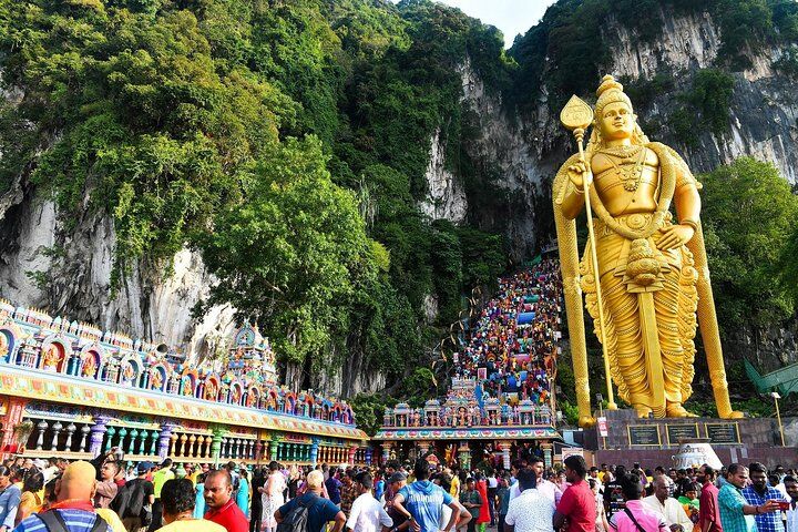 Private Tour Kuala Lumpur with Petronas Twin Towers (2026 Review & Booking Guide) 1 Private Tour Kuala Lumpur with Petronas Twin Towers in Kuala Lumpur