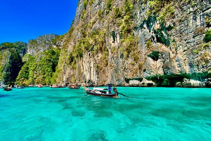 Phi Phi Early Bird & 4 Islands - Day Tour by Speedboat (2026 Review & Booking Guide) 1 Phi Phi Early Bird & 4 Islands - Day Tour by Speedboat in Krabi