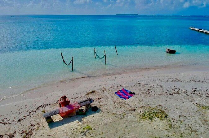 4 Days 3 Nights in San Blas with Trip to Cayos Holandeses Day Tour