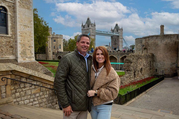 Tower of London Tickets Compared: Ticket vs Guided vs London Pass (2026) 16 London Sightseeing Tour: Guard Change with Tower of London Option
