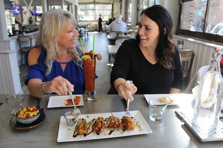 Charleston French Quarter or Brunch Food Tour with 7+ Tastings in Charleston
