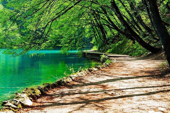 From Split: Plitvice Lakes National Park Guided Tour (2026 Review & Booking Guide) 1 From Split: Plitvice Lakes National Park Guided Tour in Split