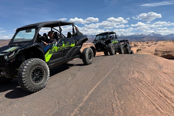 I migliori tour ed esperienze a Moab, Utah 19 5-STAR Moab Hell's Revenge UTV U-DRIVE TOUR + DINO TRACKS