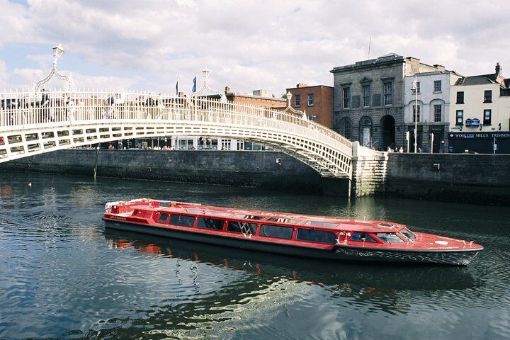Private vs Small Group Tours in Dublin: Which Should You Book? (2026) 14 Dublin Sightseeing Cruise on River Liffey with Local Guide