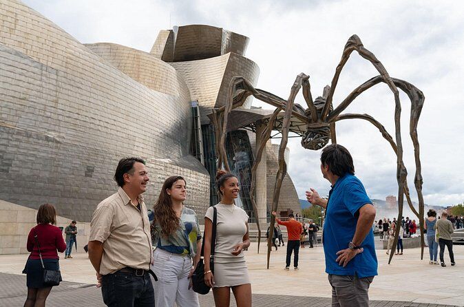 ビルバオのおすすめツアー&体験 17 Guggenheim Museum Small Group Tour - Bilbao Spain