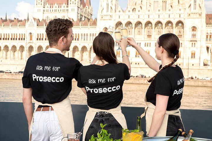 Unlimited Prosseccoo, Beer, Aperol & Limoncello Spritz Cruise (2026 Review & Booking Guide) 1 Unlimited Prosseccoo, Beer, Aperol & Limoncello Spritz Cruise in Budapest