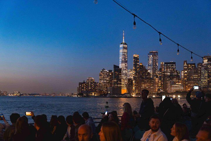 Circle Line: 2hr - New York City Harbor Lights Cruise (2026 Review & Booking Guide) 1 Circle Line: 2hr - New York City Harbor Lights Cruise in New York City