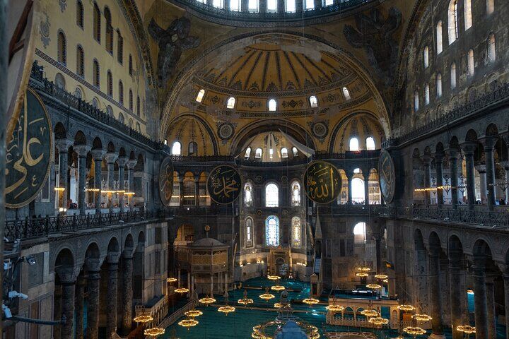 Private vs Small Group Tours in Istanbul: Which Should You Book? (2026) 18 Istanbul: Blue Mosque & Hagia Sophia Small-Group Tour with ticket