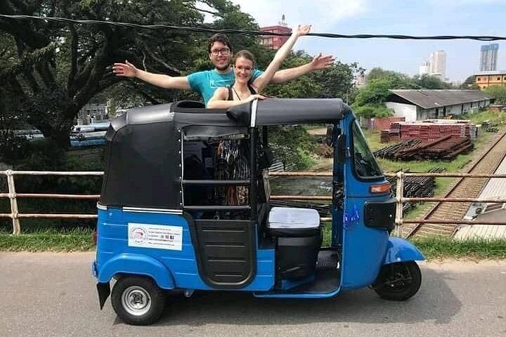 Colombo Tuk Tuk City Tour -Sightseeing Entry Fees & Food in Colombo