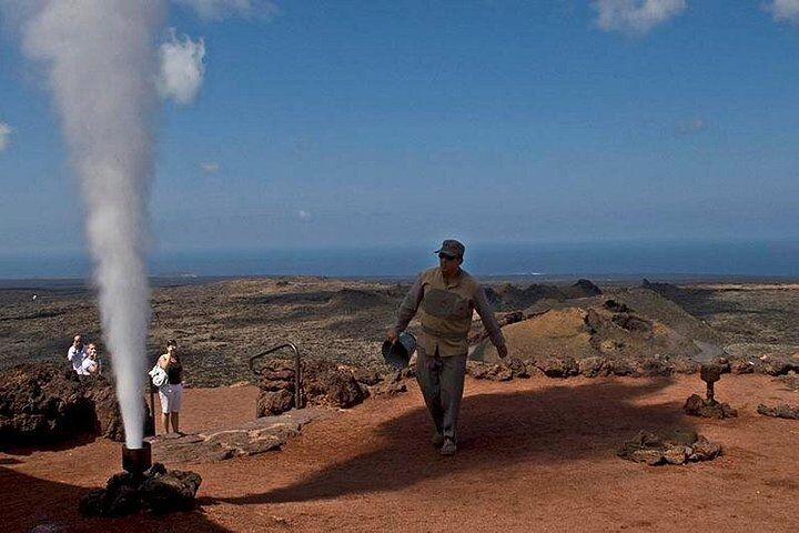 Tour to Timanfaya, Jameos del Agua, Cueva de los Verdes and viewpoint from the cliff in Lanzarote