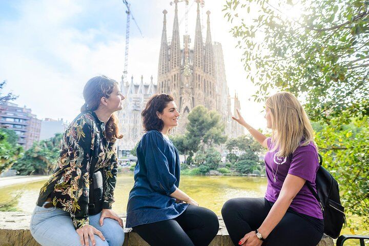 Park Güell Tickets Compared: Ticket vs Guided Tour (2026) 18 Barcelona Gaudi and Sagrada Familia Tour