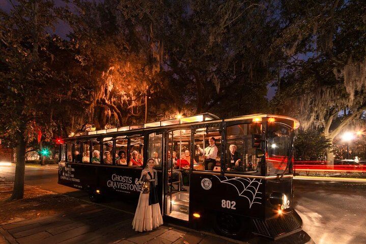 Savannah History and Haunts Candlelit Ghost Walking Tour (2026 Review & Booking Guide) 1 Savannah History and Haunts Candlelit Ghost Walking Tour in Savannah