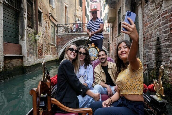 St. Mark's, Doge's Palace & Gondola Ride with Murano and Burano