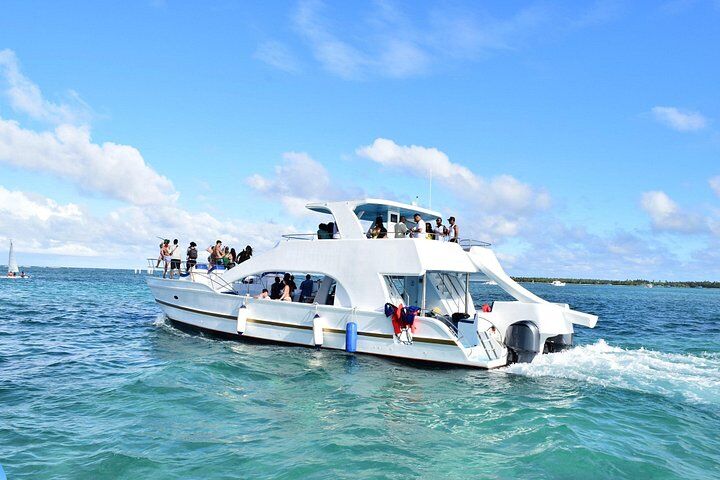 Punta Cana Booze Cruise with Snorkeling, Sand Bar (2026 Review & Booking Guide) 1 Punta Cana Booze Cruise with Snorkeling, Sand Bar in Punta Cana