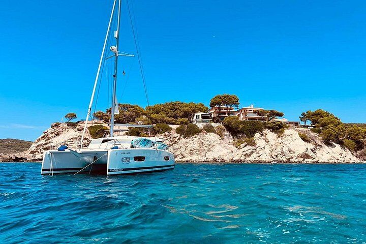 Luxury Catamaran sailing with welcome Drinks Tapas (2026 Review & Booking Guide) 1 Luxury Catamaran sailing with welcome Drinks Tapas in Mallorca