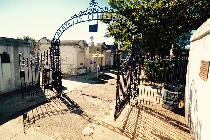 Garden District and Lafayette Cemetery Tour - Lafayette Louisiana