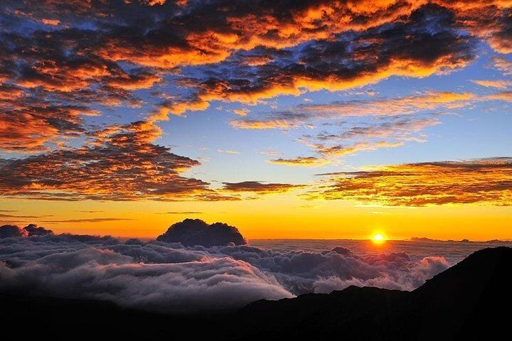 Maui: Haleakala Sunrise Spectacular with Local Breakfast (2026 Review & Booking Guide) 1 Maui: Haleakala Sunrise Spectacular with Local Breakfast in Maui