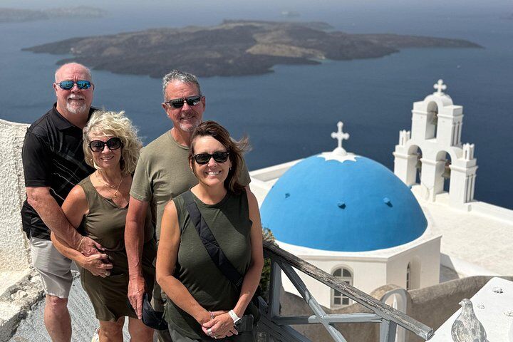 Private Tailor-Made Santorini Land Tour with a Local Driver (2026 Review & Booking Guide) 1 Private Tailor-Made Santorini Land Tour with a Local Driver in Santorini