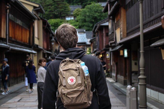 A Half Day in Kanazawa with a Local Private and Personalized