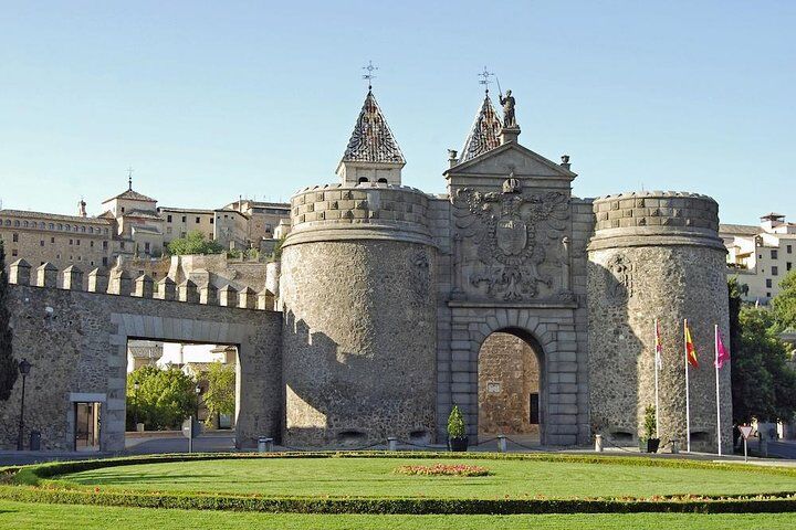 Toledo Travel Guide: Toledo Cathedral & Alcazar Fortress Views (2026) 8 Toledo Tour from Madrid: Cathedral, Synagogue & St. Tome's Church