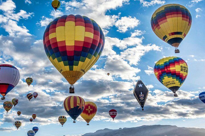 Migliori tour ed esperienze a Albuquerque New Mexico 17 Albuquerque Hot Air Balloon Ride at Sunrise