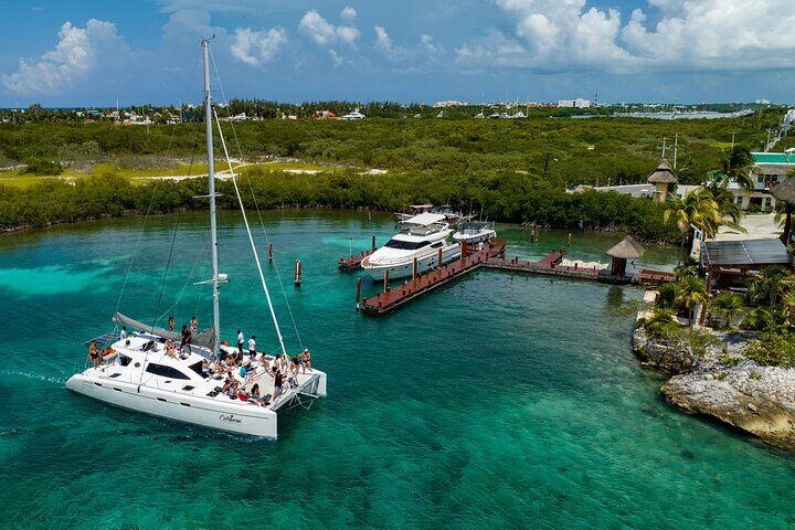 イスラ・ムヘーレスの高評価ツアー&体験 10 All Inclusive Isla Mujeres Catamaran