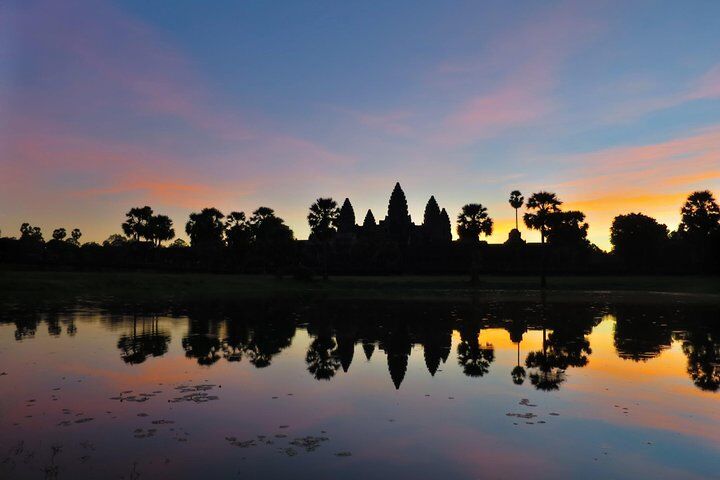 Angkor Wat Tours: Sunrise Visit or Full-Day Temple Circuit? 11 Angkor Wat Highlights and Sunrise Guided Tour from Siem Reap