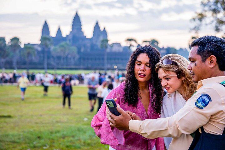 Angkor Wat Tours: Sunrise Visit or Full-Day Temple Circuit? 9 Angkor Wat Sunrise or Sunset Tour with Guide from Siem Reap