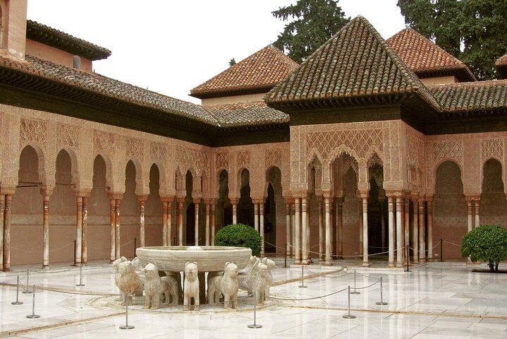Skip-the-Line Alhambra, Nasrid Palaces & Generalife Granada Tour