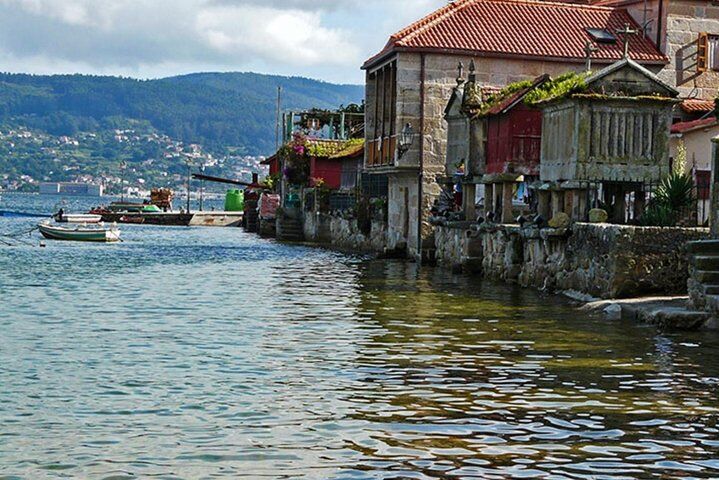 Best Things To Do in Santiago de Compostela: Cathedral and Pilgrimage Route Tours & Galician Seafood and Wine Tastings 10 Excursion to Rias Baixas with Winery - Optional mussel boat