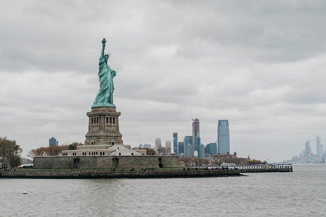 Statue of Liberty and Ellis Island Guided Tour - Long Island New York