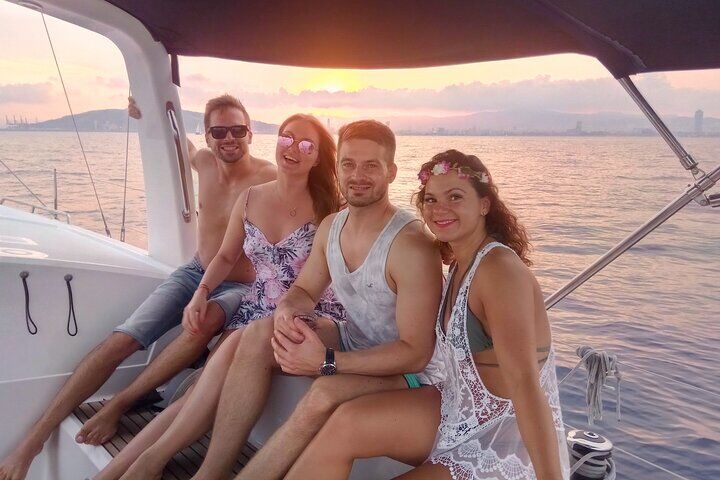 Barcelona Travel Guide: Sagrada Familia, Park Güell & a 1-Day Itinerary 7 Barcelona Shared Sensational Sunset Tour with Open Bar & Tapas